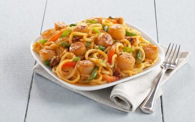 Sweet & Spicy Gochujang Scallops with Udon Noodles, Green Beans & Red Peppers